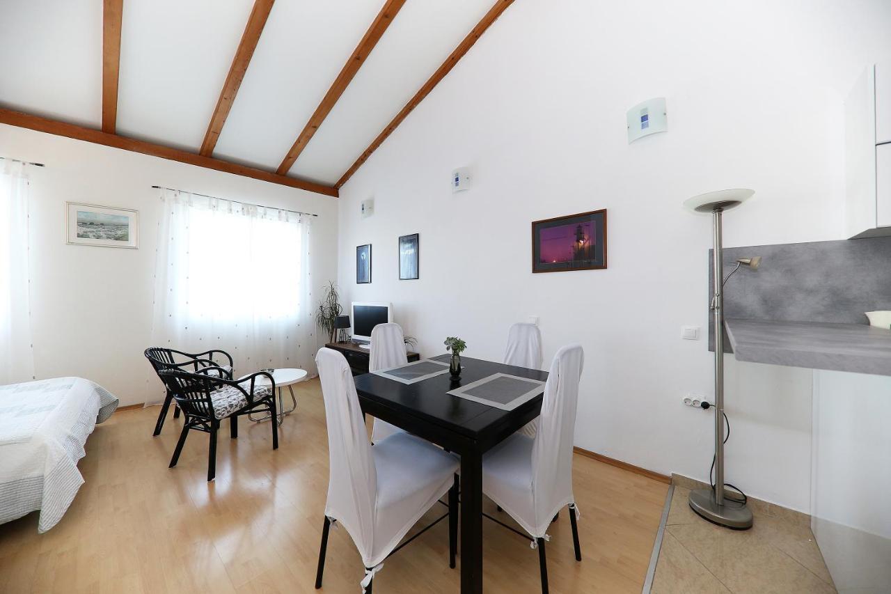 Puntamika Studio Apartment Zadar Exterior photo